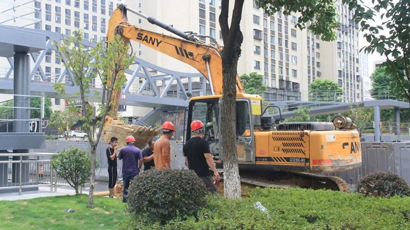 炎炎夏日送清涼，滴滴關(guān)懷潤(rùn)人心